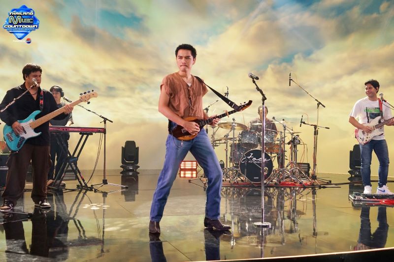 ‘โจอี้ ภูวศิษฐ์’ บุกเยือน Thailand Music Countdown ฝากผลงานซิงเกิ้ลล่าสุด ‘นิดหน่อย’