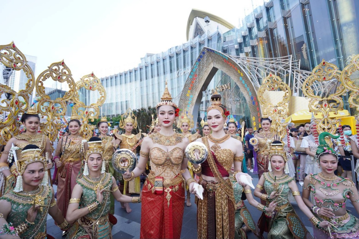 สุดคึกคัก!! “ICONSIAM THAICONIC SONGKRAN CELEBRATION 2025” งานมหาสงกรานต์ไอคอนสยาม ริมแม่น้ำเจ้าพระยา  วันนี้ – 16 เมษายน 2568 ณ ไอคอนสยาม